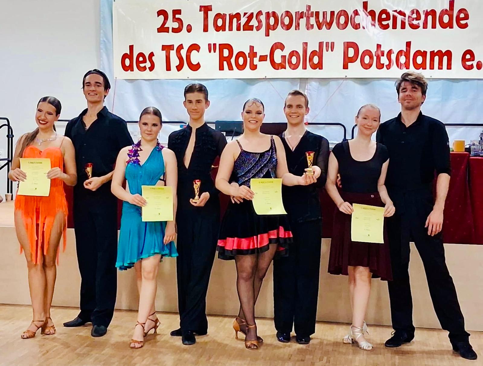 20251108 TSC Rot Gold Potsdam Siegerehrung Hgr C Latein